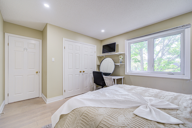 Bedroom - All inclusive large bedroom in a large house! Large bed, desk & closet. High Speed Internet