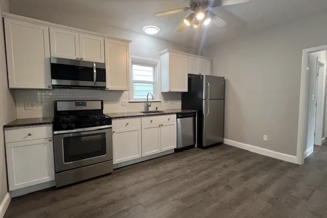 Kitchen - Apartment, Next to Train Station and Shuttles