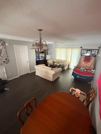 Living room - Townhouse at Sunridge available for Rent