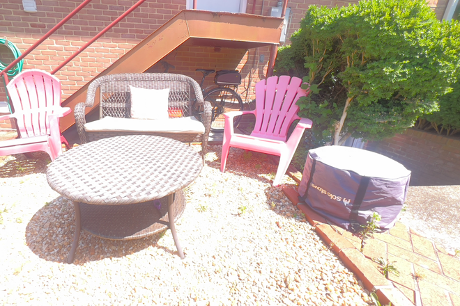 BACK YARD - MAIN LEVEL ONLY 3 BEDROOMS  2 BATHROOMS House