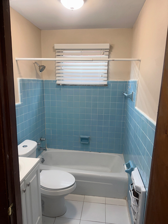 Bathroom - Quaint 2Bdrm 1  Bath Unit Available Duplex