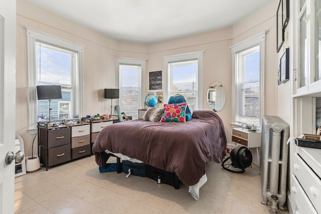 bedroom1 - **NO BROKERS FEE!!** Spacious 5 Bed / 1.5 Bath avail. 9/1/26!! Apartments