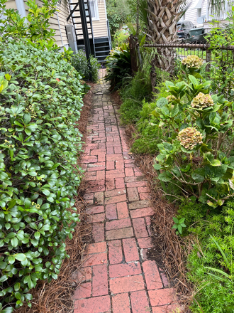 Private Entry - 172 Broad St House