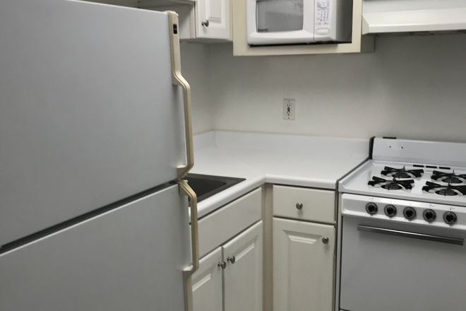 Kitchen - 1 Bedroom APT, walking distance to Georgetown in quiet building