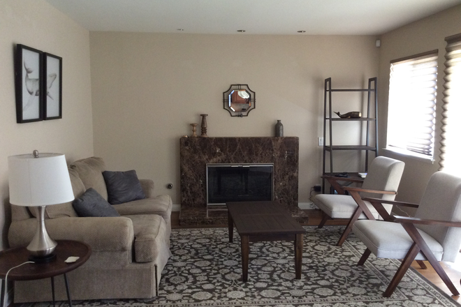family room - Close to UCR, furnished private room, shared bathroom in nice big house in safe neighborhood