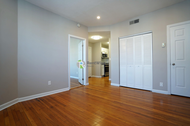 1 - AUG/SEPT 2026 | Fantastic 3 beds | Easy MBTA | No Broker Fee Apartments