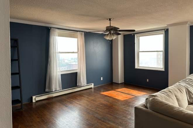 Dining Room - Large 2 Bedroom Apt,  walking distance to University of Baltimore, on Shuttle route to UMD & Hopkins