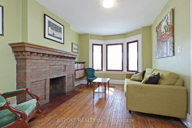 Sitting room - Furnished 3.5 bedroom family home facing Greenwood Park