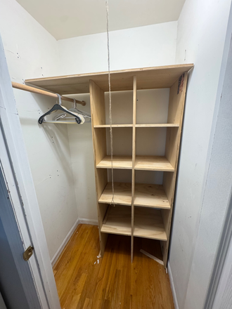 large furnished bedroom - Bedroom in Stamford Town House near UCONN