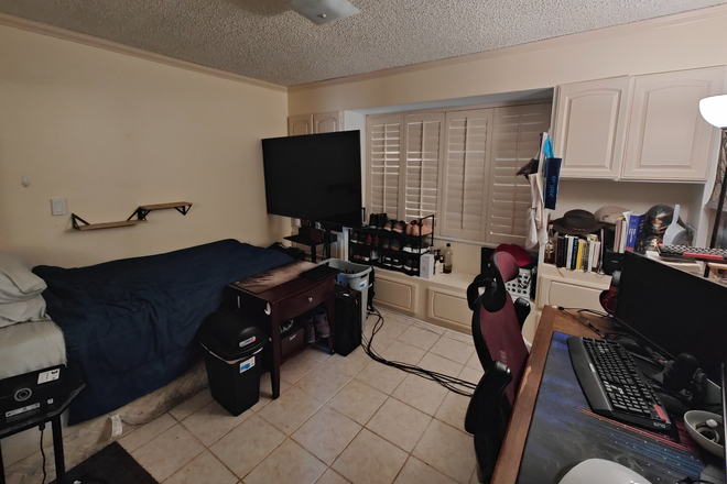 Bedroom - PRIVATE FURNISHED BEDROOM WITH SHARED BATH AVAILABLE WALKING DISTANCE TO UCR House