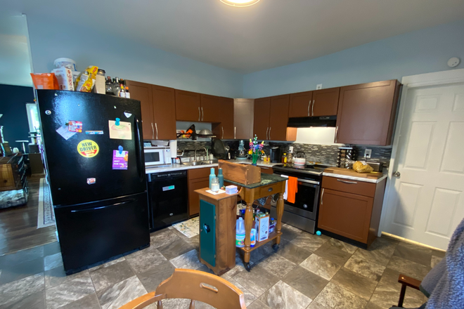 Kitchen - Spacious Room House