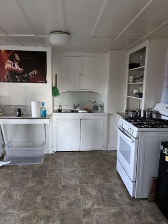 kitchen - Room for Sublet, close to campus Apartments