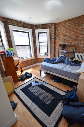 . - BEDROOM IN SHARED 4BED 2BA ON HEMENWAY ST AVAIL 9/1