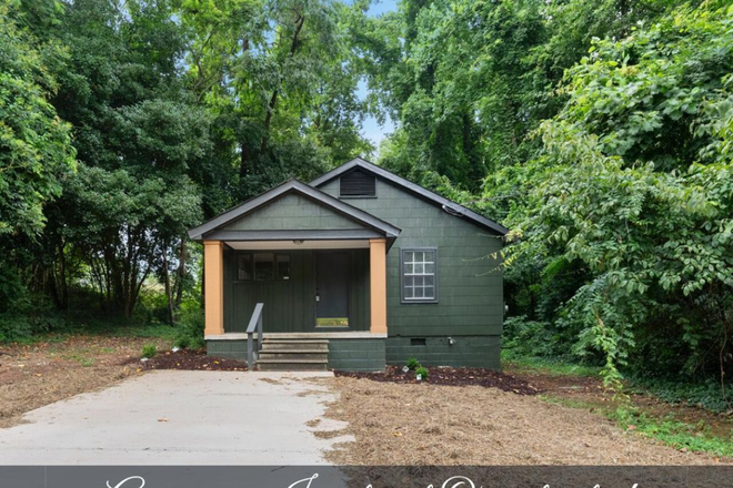 Front - 4 bed 3 baths Ranch House, walk to NCSU, free parking