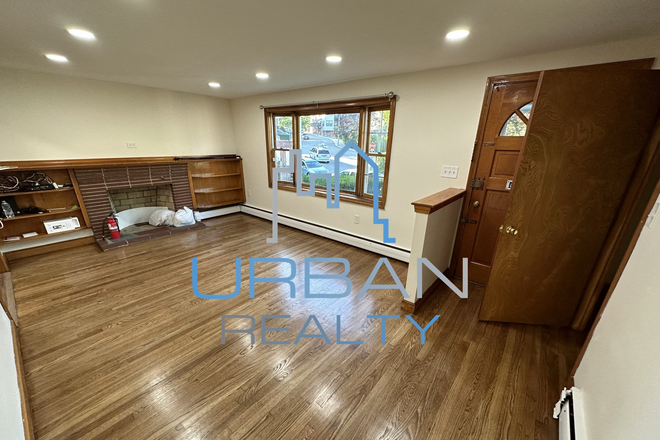 LIVING ROOM - ***NOW RENTING JUNIOR YEAR 2026-2027***  SINGLE FAMILY ON KIRKWOOD, 2 FULL BATHS, NEW KITCHEN !! House