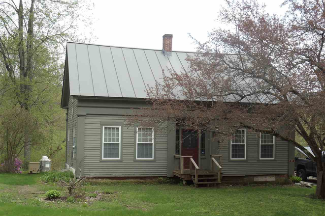 Front of house - House Share with Home Owner  East Bethel Quiet Dead End Road off Rt 14  Large Upstairs Bedroom  Priv