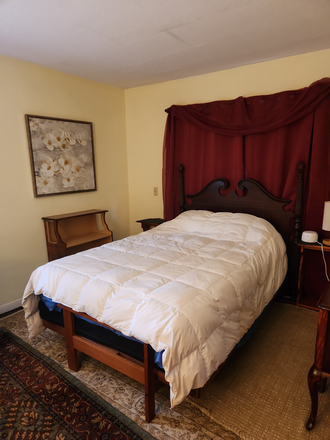 Full Size Antique Comfortable Bed - Beautiful Furnished Room - All Inclusive!