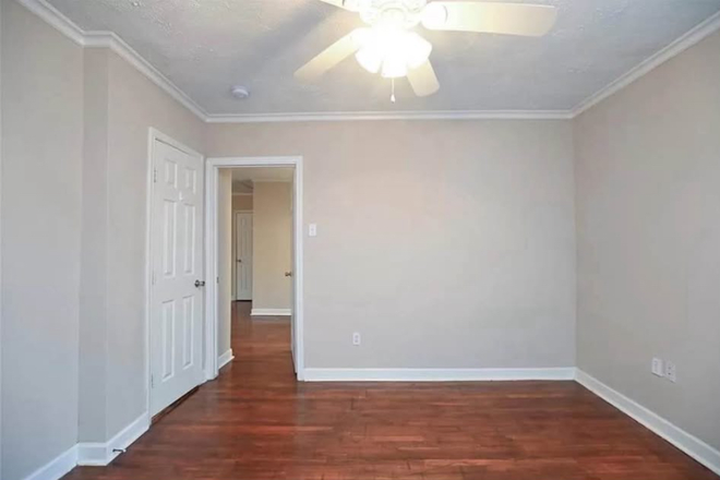 Bedroom - Private bedroom + bath in 2b2b close to campus Apartments