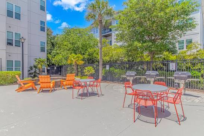 Courtyard - Ascent Apartments