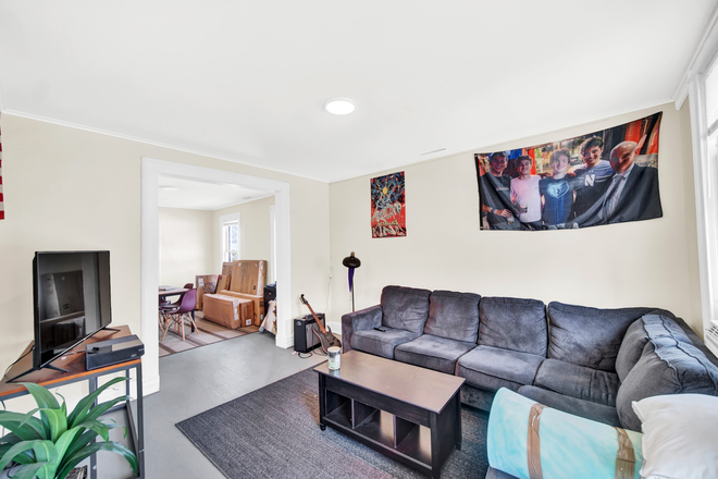 Living Room - REGULAR PRICE: $1140/month: Spacious Fall Quarter Sublet House