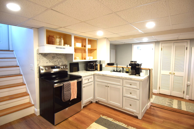 Entrance / Kitchen - 56 Armistice Blvd # A, Pawtucket , Private Apartment 15 mins from College Hill