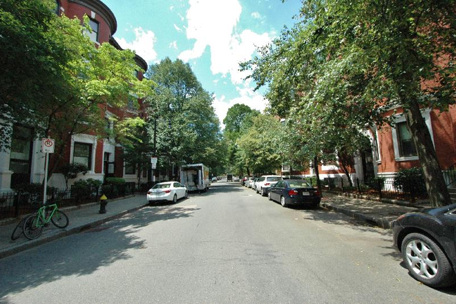 Outside - 5 bedroom Close To Campus Apartments