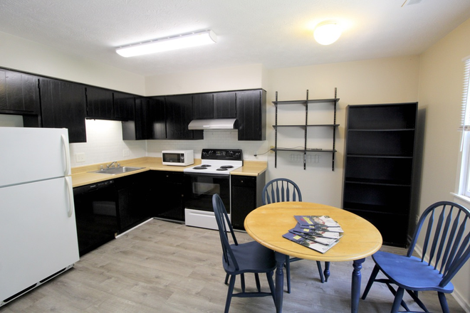 Kitchen - Downtown Home - 5 bedroom - 3 bath townhome for rent