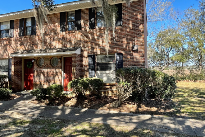 Townhome Front with Marsh Water View - Marsh Water Tranquility View - Parsonage Point Subdivision