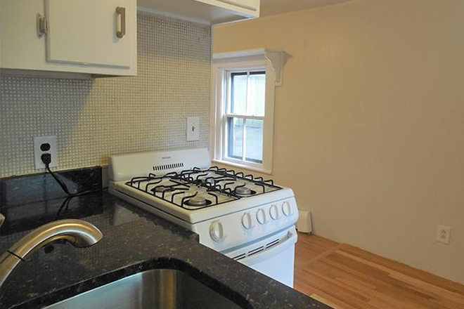 . - **NO BROKERS FEE!!** Adorable Studio / 1 Bath near campus!! Apartments