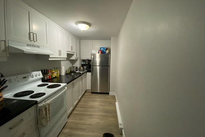 Kitchen - 1 Bedroom in Shared 3-Bedroom Apartment Near UofT, $980/Month, Quiet Living, Utilities Incl