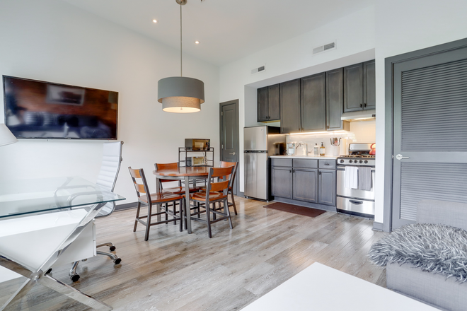 Dining Area - Newly Renovated 1BD near Capitol Hill Apartments
