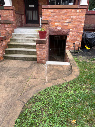 Private entrance - Convenient City Apt in Columbia Heights