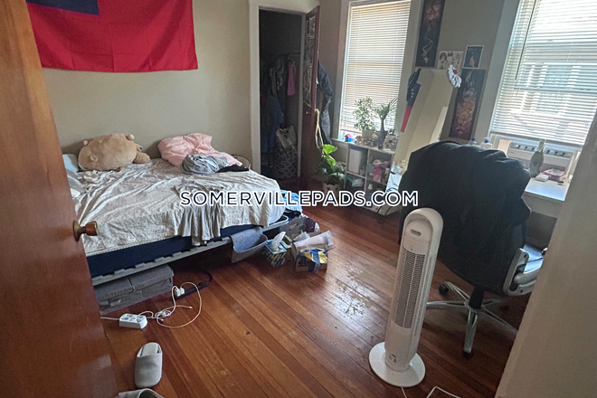 Bedroom - New Listing! NO BROKER FEE! 4 Bed 1 Bath Apartment on Powder House Blvd.!