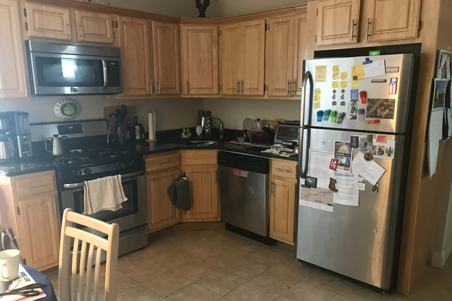 Kitchen - 3 bed 2 bath on Sudan Street