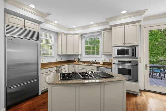 Kitchen - Beautiful, clean Shared space with shared bathroom House