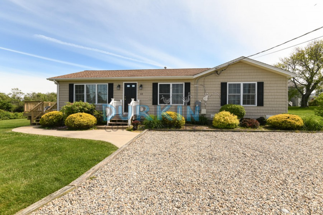 Front - Beautiful 3 Bedroom Located on a Quiet Dead-end House