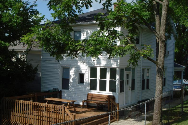 Cocktail back - 115 South Poplar, $4375 per student per semester. House