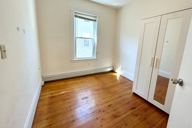 bed - 4 bed 1.5 bath NO BROKERS FEE!!!!! Apartments