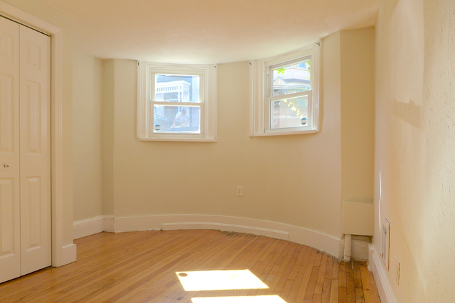 bostonrealtyonline.com - Refreshed One Bed on Quiet Mission Hill Street Apartments