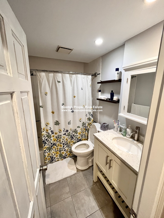 A - Gorgeous unit, close to Symphony and Prudential Condo