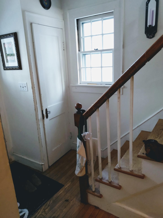 Entrance 1st floor - 4 bedroom single family 1 street from UVM campus House