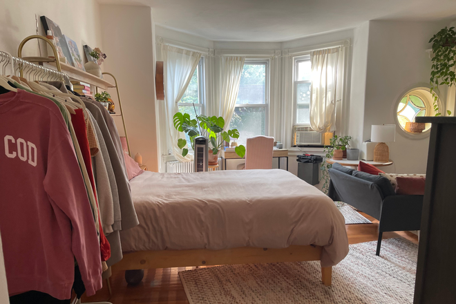 Bedroom - Large studio with separate eat in kitchen _10mins' walk to Upenn Apartments