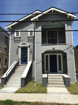 front - 3 Bedroom 1 Bath Walk to class