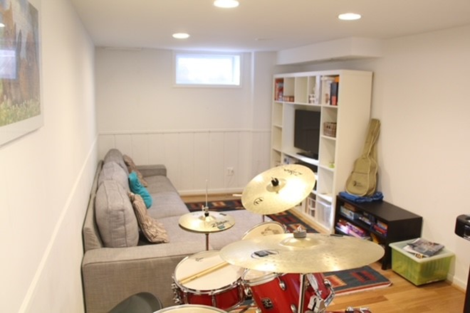 basement - INDIPENDENT HOUSE  WITH BIG BACKYARD