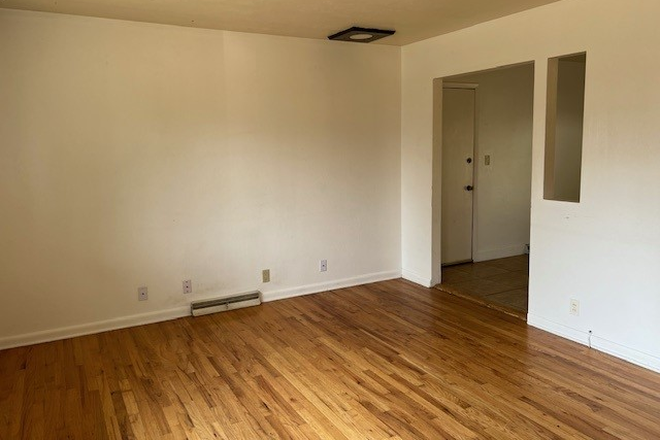 living room - Charming 3BR Ranch with Garage & Fenced Yard Near CU House