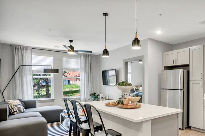 Model - ASPEN HEIGHTS COLLEGE PARK - 4x2 Apartment at $800 - >5m walk to Business School