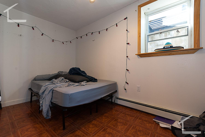 bedroom - Ideal Location! 3 Bed w/ 2 Full Baths! Contact Me Now For A Showing-9/1 Apartments