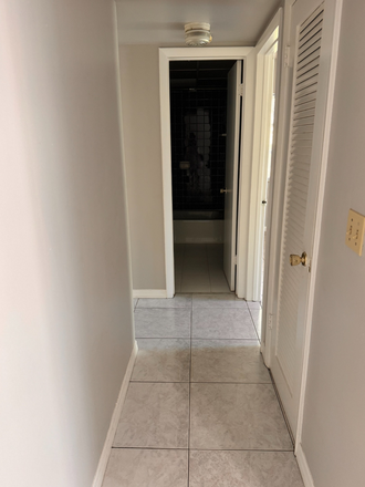 corridor connecting rooms - Oaks of Boca Apartments