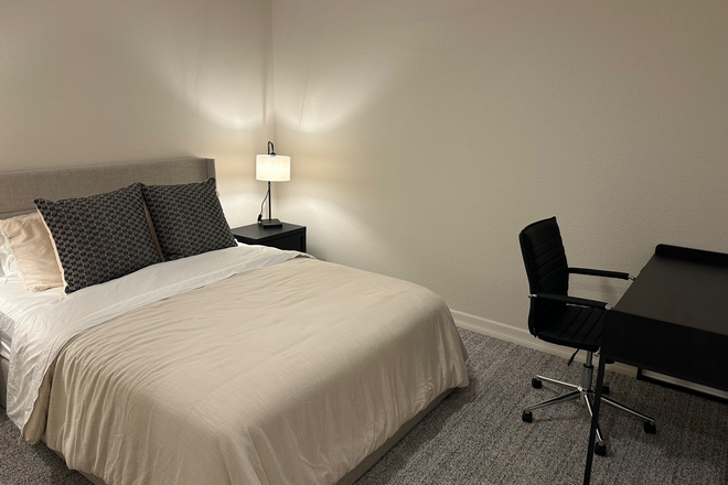 Room 1 - Condo Room - Observatory Park/Sorority row