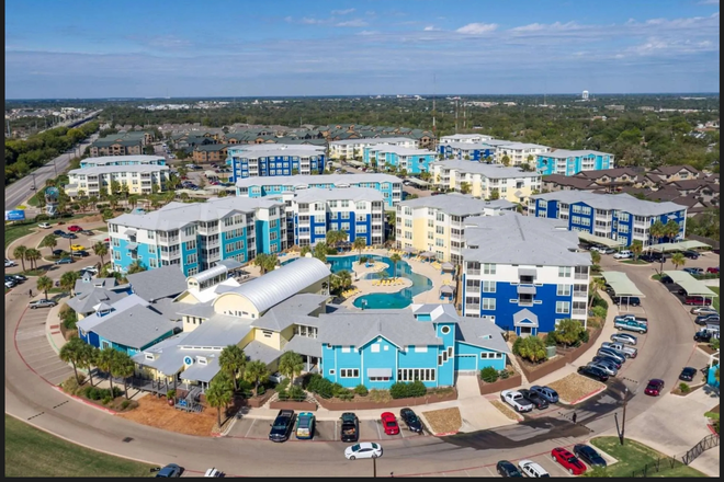 Apartment community - Z Islander Spring+Summer 2025 Sublease (Private Room in 4 bed 4 bath) Apartments